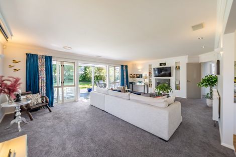 Photo of property in 355 Fergusson Drive, Heretaunga, Upper Hutt, 5018