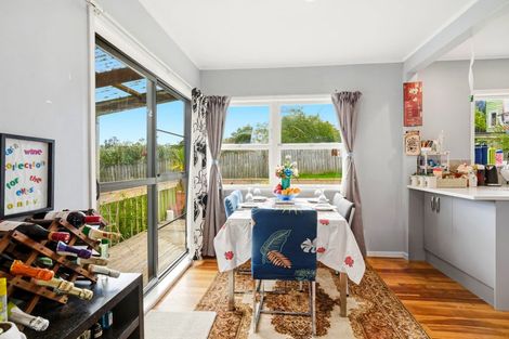Photo of property in 112 Eskdale Road, Birkdale, Auckland, 0626