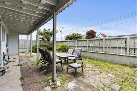 Photo of property in 76 Karewa Parade, Papamoa Beach, Papamoa, 3118