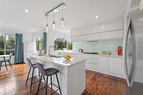 Photo of property in 25 Ballyboe Place, Pinehill, Auckland, 0632