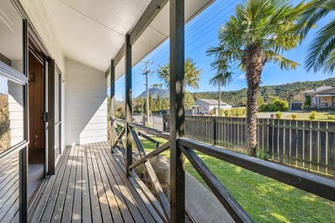 Photo of property in 144a Waikawa Road, Picton, 7220