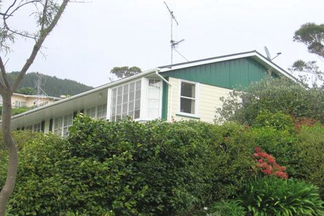 Photo of property in 5a Sunrise, Tawa, Wellington, 5028