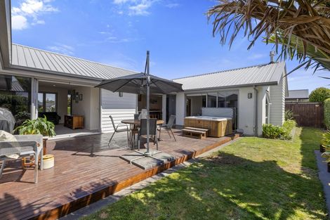 Photo of property in 8 Wentworth Lane, Waiwhakaiho, New Plymouth, 4312