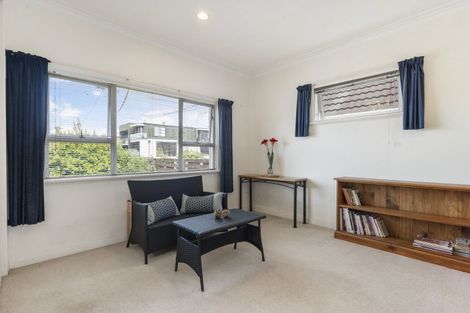 Photo of property in 1/137 Shakespeare Road, Milford, Auckland, 0620