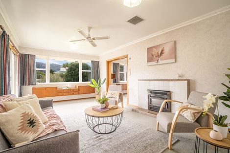 Photo of property in 3 South Street, Tawa, Wellington, 5028