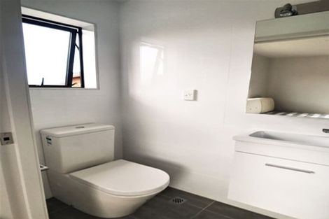 Photo of property in 1 Kanona Way, Albany Heights, Auckland, 0632