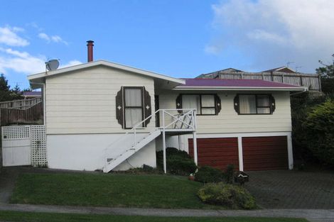 Photo of property in 2 Tarras Grove, Kelson, Lower Hutt, 5010