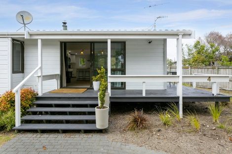 Photo of property in 4 Kathleen Place, Rainbow Point, Taupo, 3330