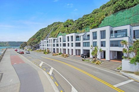 Photo of property in 4/148 Evans Bay Parade, Roseneath, Wellington, 6021