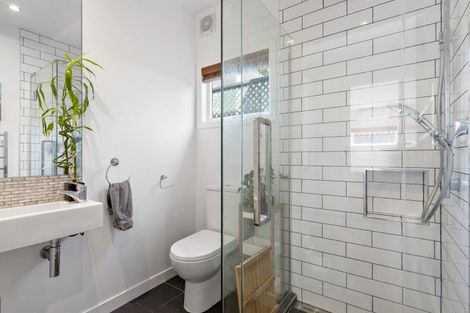 Photo of property in 25 Marine Parade, Eastbourne, Lower Hutt, 5013