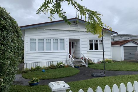 Photo of property in 15 Aramoana Avenue, Devonport, Auckland, 0624
