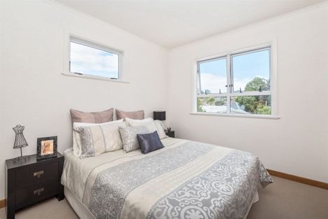 Photo of property in 9 Phillip Parade, Forrest Hill, Auckland, 0620