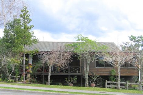 Photo of property in 327 The Drive, Whangamata, 3620