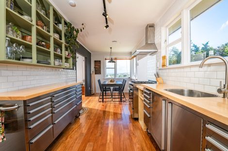 Photo of property in 34 Brooker Grove, Newlands, Wellington, 6037