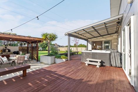 Photo of property in 23 Heta Road, Highlands Park, New Plymouth, 4312