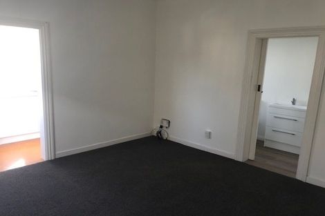 Photo of property in 130 Brougham Street, Mount Victoria, Wellington, 6011