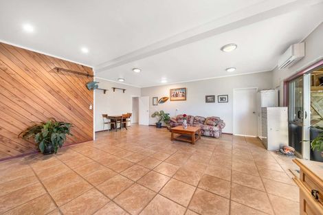 Photo of property in 46a Farquhar Road, Glendene, Auckland, 0602