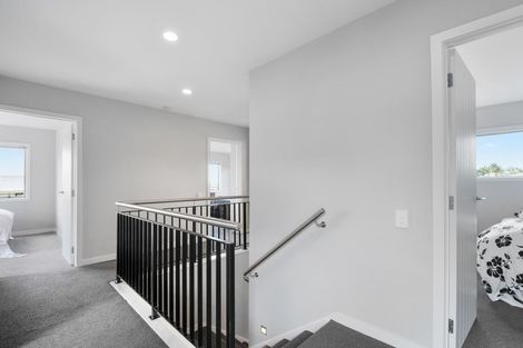 Photo of property in 2 Oakpark Place, West Harbour, Auckland, 0618