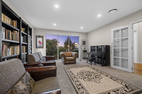 Photo of property in 6 Taraire Place, Orewa, 0931