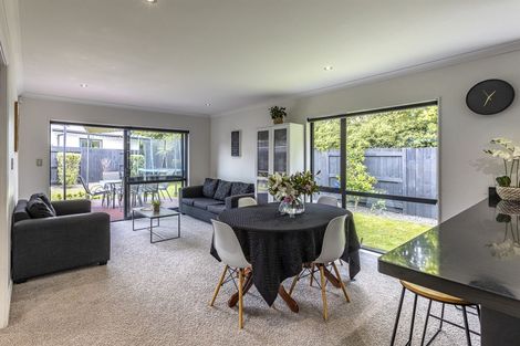 Photo of property in 5 D'urville Place, Kelvin Grove, Palmerston North, 4414