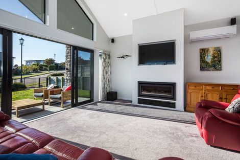 Photo of property in 14 The Fjord, Aotea, Porirua, 5024