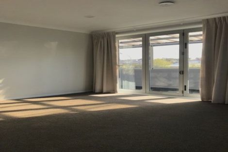 Photo of property in 11m Clearwater Cove, West Harbour, Auckland, 0618