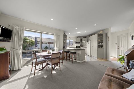 Photo of property in 7 Lancewood Lane, Roslyn, Palmerston North, 4414