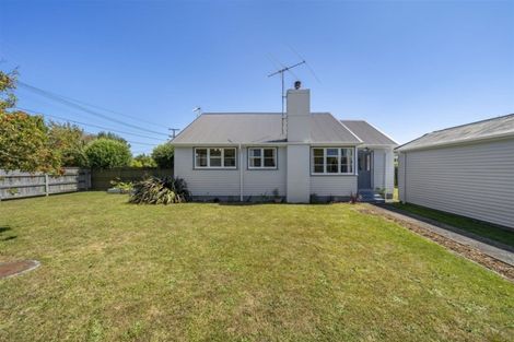 Photo of property in 2 Robertson Street, Elderslea, Upper Hutt, 5018