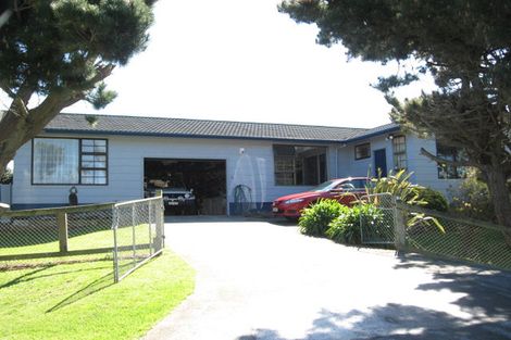 Photo of property in 57 Himatangi Street, Himatangi Beach, Foxton, 4891