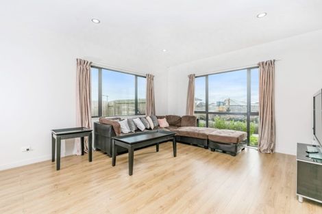 Photo of property in 5 Twin Parks Rise, Papakura, 2110