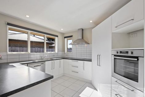 Photo of property in 144d High Street, Oxford, 7430