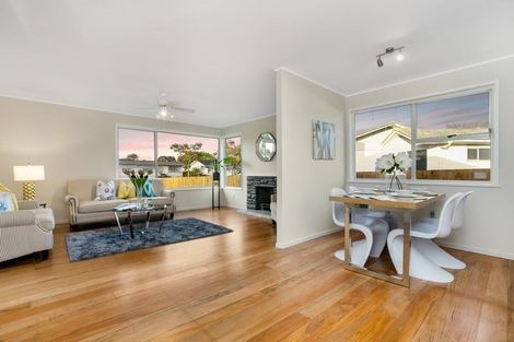Photo of property in 10 Awakino Place, Manurewa, Auckland, 2102
