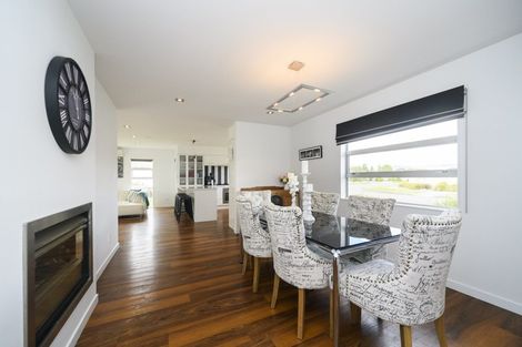 Photo of property in 2 Chestnut Close, Kelvin Grove, Palmerston North, 4414