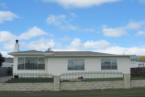 Photo of property in 18 Heather Street, Levin, 5510