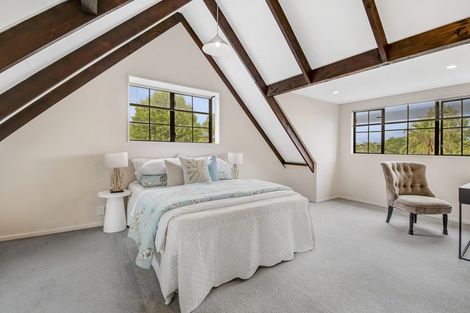 Photo of property in 9 St Lucia Place, Unsworth Heights, Auckland, 0632