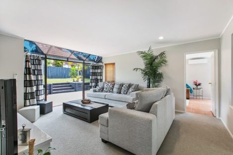 Photo of property in 63 Marina View Drive, West Harbour, Auckland, 0618