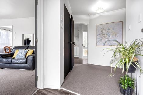 Photo of property in 6 Ancona Lane, Goodwood Heights, Auckland, 2105