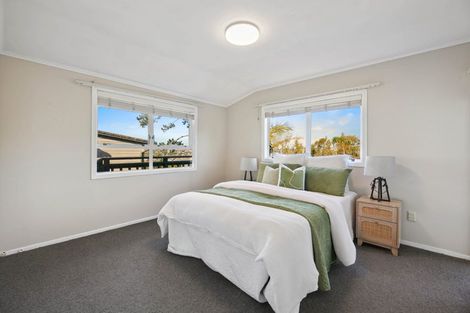 Photo of property in 19 Beach Road, Mellons Bay, Auckland, 2014