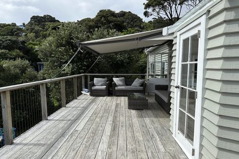 Photo of property in 8 Pendrell Road, Piha, New Lynn, 0772