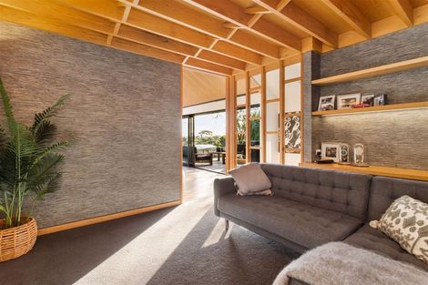 Photo of property in 2 Hammerton Lane, Heathcote Valley, Christchurch, 8022