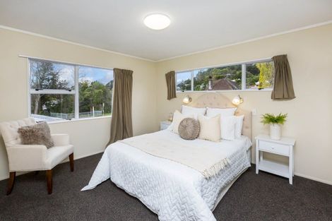 Photo of property in 1 Deller Grove, Silverstream, Upper Hutt, 5019