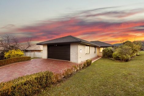 Photo of property in 2 Percy Kinsman Crescent, Riverstone Terraces, Upper Hutt, 5018