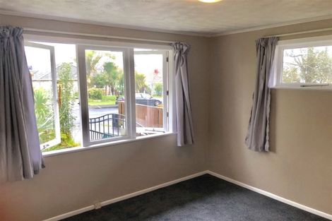 Photo of property in 3 Tamariki Avenue, Kelston, Auckland, 0602