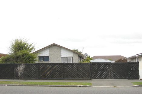 Photo of property in 15 Queenspark Drive, Parklands, Christchurch, 8083