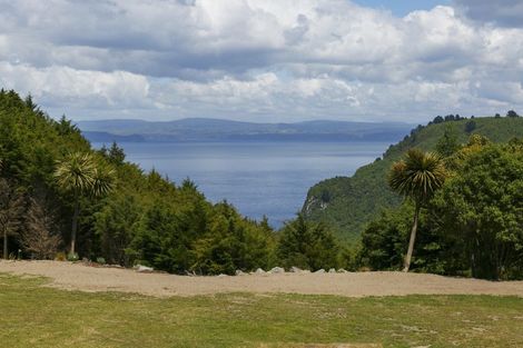 Photo of property in 124 Highland Drive, Acacia Bay, Taupo, 3385