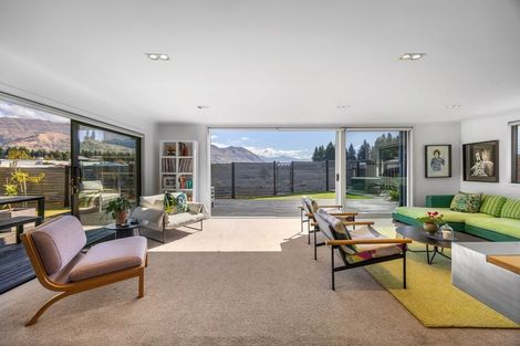 Photo of property in 13 Aeolus Place, Wanaka, 9305