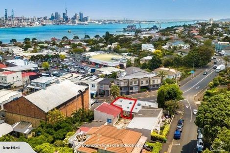 Photo of property in 4/64 Victoria Road, Devonport, Auckland, 0624