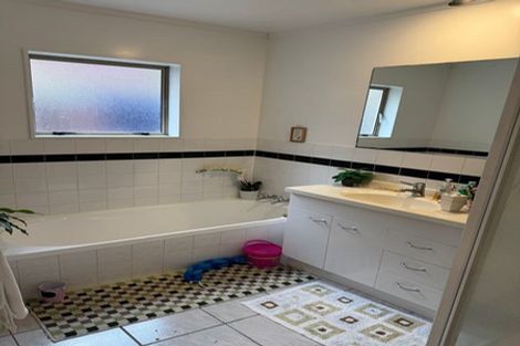 Photo of property in 1/36 De Havilland Drive, Goodwood Heights, Auckland, 2105