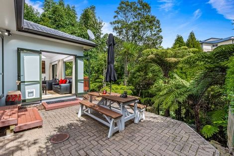 Photo of property in 5 Springwater Vale, Unsworth Heights, Auckland, 0632