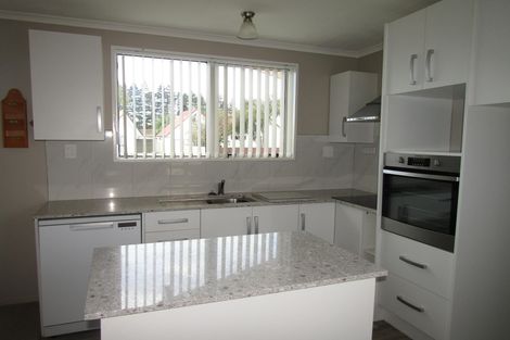 Photo of property in 20 Tawhara Place, Edgecumbe, 3120